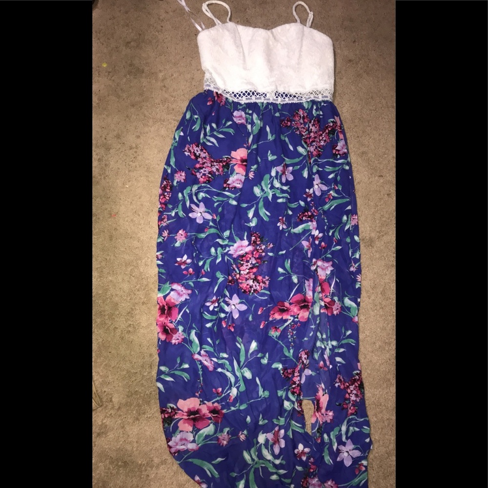 Worn 1 time for my baby shower got it at Macy’s